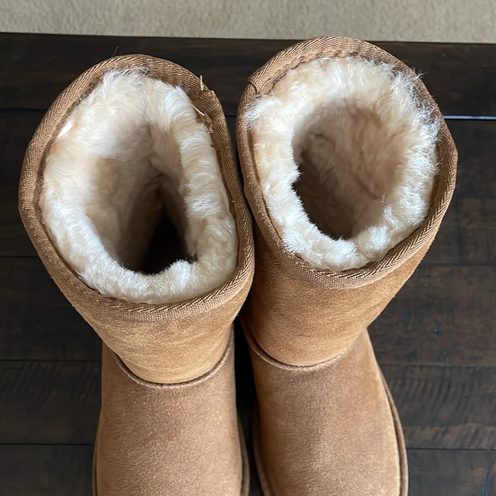 Minnetonka  Women’s  Olympia Suede Boots.  Sheepskin Lining Easy Slip On.  NWOT - Picture 3 of 15